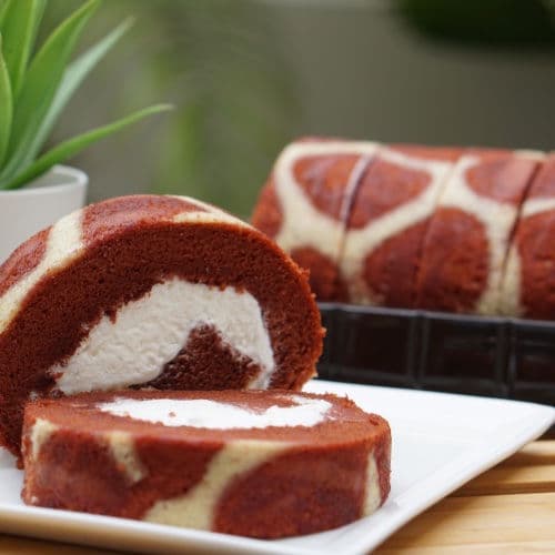 Cute Giraffe Swiss Roll Cake (かわいいキリンロールケーキ)